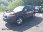 ✅ 2012 Kia Sorento LX • VIN: 5XYKT3A1XCG192292 • Лот: 42624487. Опубликован ранее на IAAI с пробегом 207 143 миль. Бесплатный доступ к архиву аукционных продаж из США и подробный отчёт об истории автомобиля на DreamBid. Изображение 2.