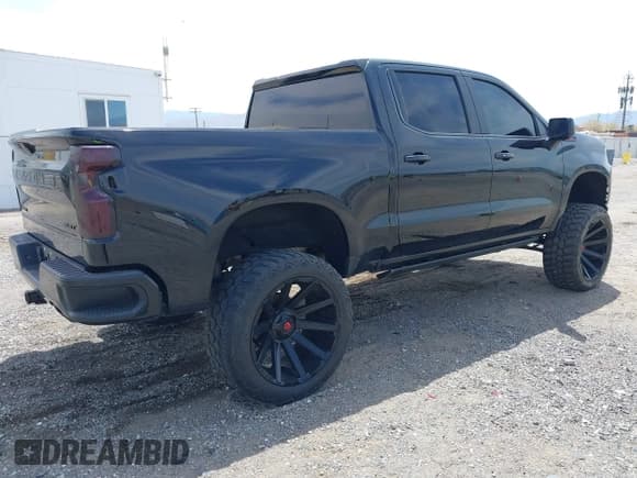 ✅ 2021 Chevrolet Silverado 1500 RST • VIN: 1GCUYEEL8MZ376540 • Lot: 42153636. Wystawiony na IAAI z przebiegiem 40 516 mil. Bezpłatny archiwum sprzedaży aukcyjnych z USA i szczegółowy raport historii pojazdu na DreamBid. Zdjęcie 4.