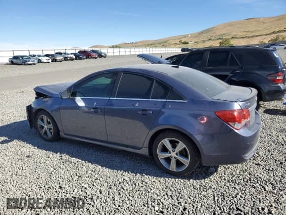 2013 Chevrolet Cruze 2LT z VIN 1G1PE5SB4D7121180, wystawiony jako Copart lot #65310255 z przebiegiem 141 984 mil mil oraz Szkoda całkowita • Salvage title. Historia ofert i sprzedaży dostępna na DreamBid. Obrazek 2.