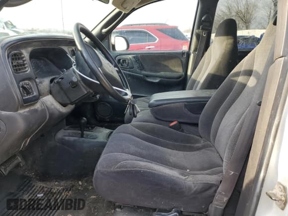 ✅ 2000 Dodge Dakota Sport • VIN: 1B7GG2AN2YS794418 • Lot: 85049154. Wystawiony na Copart z przebiegiem 165 444 mil. Bezpłatny archiwum sprzedaży aukcyjnych z USA i szczegółowy raport historii pojazdu na DreamBid. Zdjęcie 7.