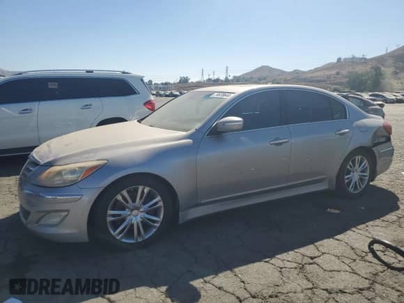 2013 Hyundai Genesis 3.8L z VIN KMHGC4DD3DU234041, wystawiony jako Copart lot #74628644 z przebiegiem 258 517 mil mil oraz Czysty tytuł • Clean title. Historia ofert i sprzedaży dostępna na DreamBid. Obrazek 1.