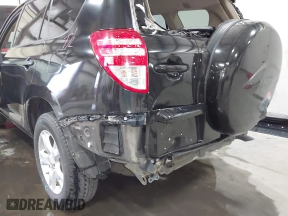 ✅ 2009 Toyota RAV4 • VIN: JTMBK33V595077068 • Lot: 43683386. Wystawiony na IAAI z przebiegiem 86 560 mil. Bezpłatny archiwum sprzedaży aukcyjnych z USA i szczegółowy raport historii pojazdu na DreamBid. Zdjęcie 6.