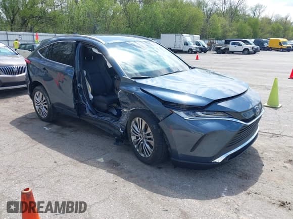 ✅ 2024 Toyota Venza LE • VIN: JTEAAAAH7RJ189793 • Lot: 42174190. Listed on IAAI with 6,845 mi. Free auction sales archive from the USA and detailed vehicle history report at DreamBid. Image 1.