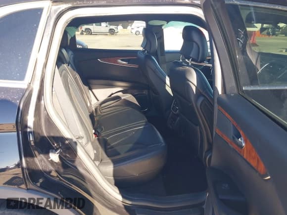 ✅ 2019 Lincoln Nautilus Select • VIN: 2LMPJ6K98KBL32893 • Lot: 43559879. Listed on IAAI with 133,850 mi. Free auction sales archive from the USA and detailed vehicle history report at DreamBid. Image 8.