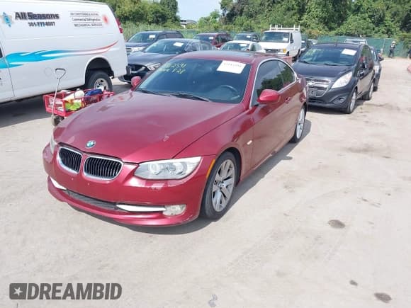 ✅ 2011 BMW 3 Series 328i • VIN: WBAKE3C55BE444576 • Лот: 43112591. Опубликован ранее на IAAI с пробегом 141 598 миль. Бесплатный доступ к архиву аукционных продаж из США и подробный отчёт об истории автомобиля на DreamBid. Изображение 2.