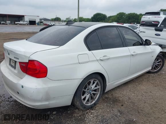 ✅ 2010 BMW 3 Series 328i • VIN: WBAPH7C51AA176278 • Lot: 42120906. Listed on IAAI with 183,804 mi. Free auction sales archive from the USA and detailed vehicle history report at DreamBid. Image 4.