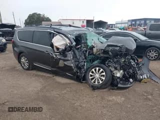 ✅ 2017 Chrysler Pacifica Touring L • VIN: 2C4RC1BG2HR503691 • Lot: 43640952. Wystawiony na IAAI z przebiegiem Nie podano. Bezpłatny archiwum sprzedaży aukcyjnych z USA i szczegółowy raport historii pojazdu na DreamBid. Zdjęcie 1.