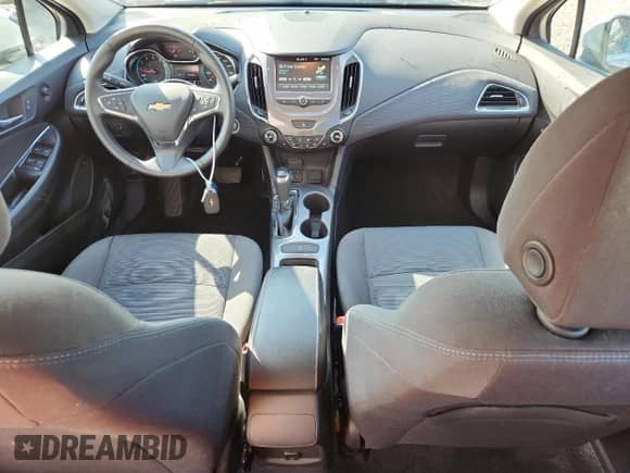 ✅ 2018 Chevrolet Cruze LT • VIN: 1G1BE5SM0J7217640 • Лот: 82124305. Опубликован ранее на Copart с пробегом 20 864 миль. Бесплатный доступ к архиву аукционных продаж из США и подробный отчёт об истории автомобиля на DreamBid. Изображение 8.