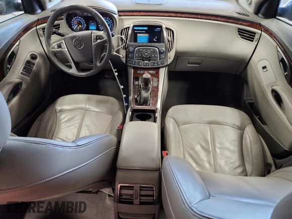 ✅ 2013 Buick LaCrosse Leather • VIN: 1G4GC5GR5DF165452 • Lot: 80358625. Wystawiony na Copart z przebiegiem 101 632 mil. Bezpłatny archiwum sprzedaży aukcyjnych z USA i szczegółowy raport historii pojazdu na DreamBid. Zdjęcie 8.