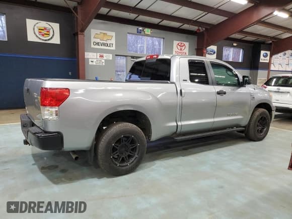 ✅ 2010 Toyota Tundra • VIN: 5TFUM5F15AX005187 • Lot: 92499145. Listed on Copart with 184,222 mi. Free auction sales archive from the USA and detailed vehicle history report at DreamBid. Image 3.
