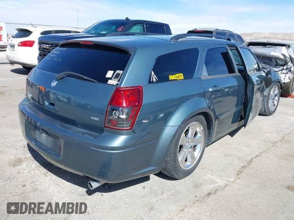 2005 Dodge Magnum SE with VIN 2D4FV48V05H613891, listed as a IAAI auction lot 41607076 with 116,172 mi miles and . Bid and sale history available at DreamBid. Image 4.