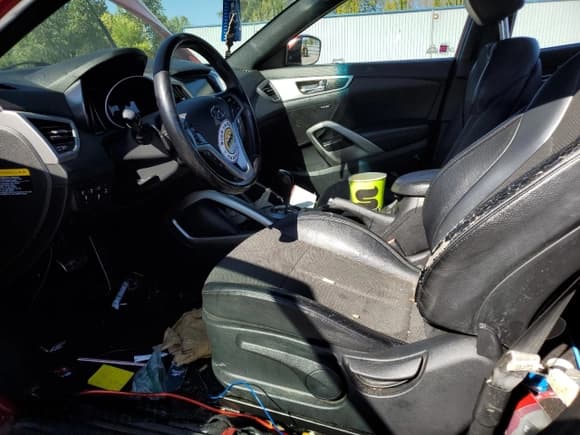 ✅ 2016 Hyundai Veloster • VIN: KMHTC6AD5GU248378 • Lot: 74291934. Listed on Copart with 102,560 mi. Free auction sales archive from the USA and detailed vehicle history report at DreamBid. Image 7.