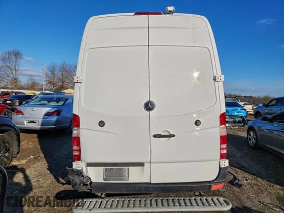 ✅ 2012 Mercedes-Benz Sprinter Cargo • VIN: WD3PE8CBXC5696931 • Lot: 95183215. Wystawiony na Copart z przebiegiem Nie podano. Bezpłatny archiwum sprzedaży aukcyjnych z USA i szczegółowy raport historii pojazdu na DreamBid. Zdjęcie 6.