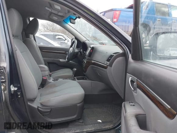 ✅ 2010 Hyundai Santa Fe GLS • VIN: 5NMSG3AB0AH400275 • Лот: 41390270. Опубликован ранее на IAAI с пробегом 169 677 миль. Бесплатный доступ к архиву аукционных продаж из США и подробный отчёт об истории автомобиля на DreamBid. Изображение 5.