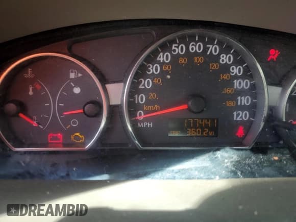 ✅ 2006 Saturn ION • VIN: 1G8AZ55F76Z142770 • Лот: 92372995. Опубликован ранее на Copart с пробегом 177 441 миль. Бесплатный доступ к архиву аукционных продаж из США и подробный отчёт об истории автомобиля на DreamBid. Изображение 9.