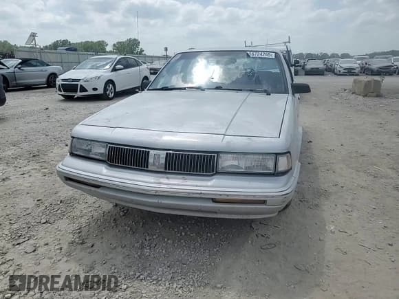 ✅ 1994 Oldsmobile Cutlass Ciera S • VIN: 1G3AG55M8R6317446 • Lot: 56724265. Wystawiony na Copart z przebiegiem 166 718 mil. Bezpłatny archiwum sprzedaży aukcyjnych z USA i szczegółowy raport historii pojazdu na DreamBid. Zdjęcie 13.