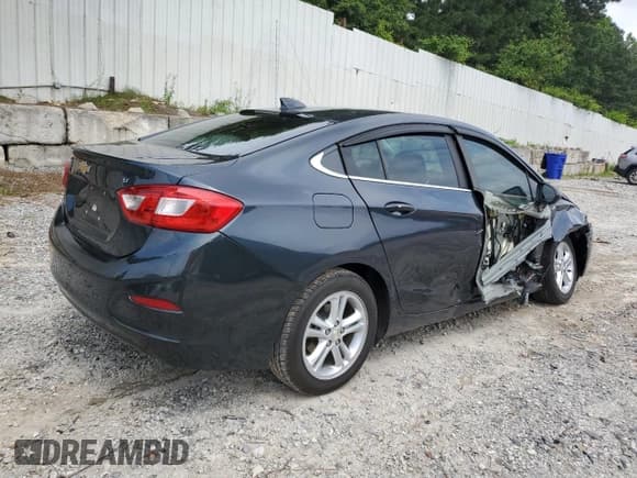 ✅ 2017 Chevrolet Cruze LT • VIN: 1G1BE5SMXH7134257 • Lot: 58479743. Listed on Copart with 77,218 mi. Free auction sales archive from the USA and detailed vehicle history report at DreamBid. Image 3.