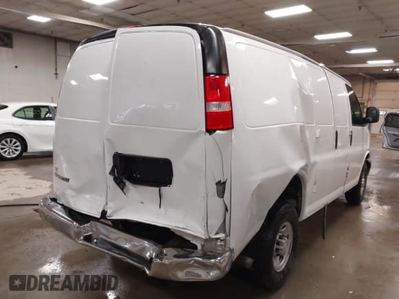 ✅ 2020 Chevrolet Express Cargo • VIN: 1GCWGAFP5L1266659 • Lot: 42067566. Wystawiony na IAAI z przebiegiem 122 413 mil. Bezpłatny archiwum sprzedaży aukcyjnych z USA i szczegółowy raport historii pojazdu na DreamBid. Zdjęcie 6.