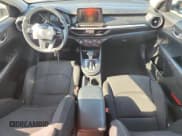 ✅ 2021 Kia Forte LXS • VIN: 3KPF24AD0ME294056 • Лот: 93725585. Опубликован ранее на Copart с пробегом 92 291 миль. Бесплатный доступ к архиву аукционных продаж из США и подробный отчёт об истории автомобиля на DreamBid. Изображение 8.