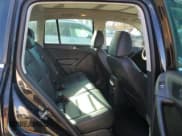 ✅ 2017 Volkswagen Tiguan Wolfsburg Edition • VIN: WVGRV7AX8HK002684 • Lot: 90586635. Wystawiony na Copart z przebiegiem 156 594 mil. Bezpłatny archiwum sprzedaży aukcyjnych z USA i szczegółowy raport historii pojazdu na DreamBid. Zdjęcie 11.