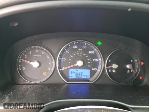 ✅ 2011 Hyundai Santa Fe Limited • VIN: 5XYZKDAG4BG089007 • Lot: 62738704. Listed on Copart with 198,677 mi. Free auction sales archive from the USA and detailed vehicle history report at DreamBid. Image 9.