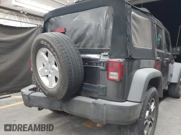 ✅ 2018 Jeep Wrangler Unlimited Sport S • VIN: 1C4HJWDG6JL923321 • Лот: 43366507. Опубликован ранее на IAAI с пробегом 98 192 миль. Бесплатный доступ к архиву аукционных продаж из США и подробный отчёт об истории автомобиля на DreamBid. Изображение 17.