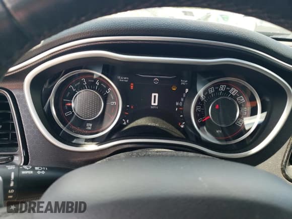 ✅ 2015 Dodge Challenger SXT Plus • VIN: 2C3CDZBGXFH708135 • Lot: 54748414. Wystawiony na Copart z przebiegiem 47 372 mil. Bezpłatny archiwum sprzedaży aukcyjnych z USA i szczegółowy raport historii pojazdu na DreamBid. Zdjęcie 9.