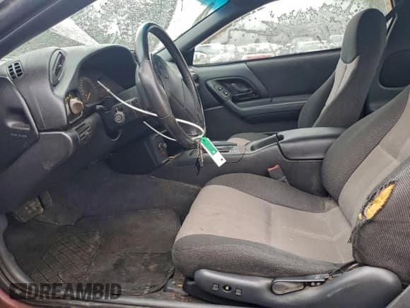 ✅ 1993 Chevrolet Camaro Z28 • VIN: 2G1FP22P8P2138933 • Lot: 93746135. Wystawiony na Copart z przebiegiem 128 364 mil. Bezpłatny archiwum sprzedaży aukcyjnych z USA i szczegółowy raport historii pojazdu na DreamBid. Zdjęcie 7.