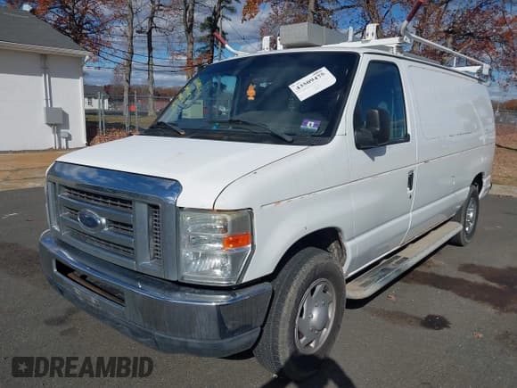 ✅ 2011 Ford Econoline Cargo Commercial • VIN: 1FTNE2EW0BDA99608 • Lot: 43509475. Wystawiony na IAAI z przebiegiem 241 285 mil. Bezpłatny archiwum sprzedaży aukcyjnych z USA i szczegółowy raport historii pojazdu na DreamBid. Zdjęcie 2.