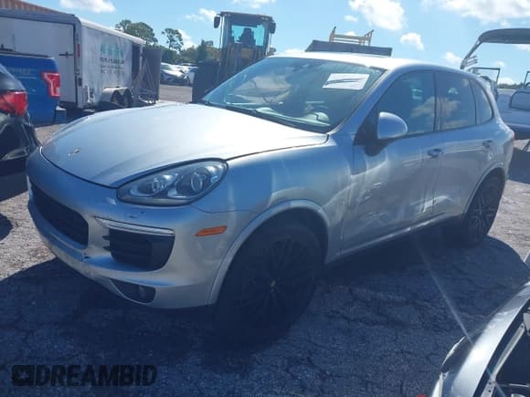✅ 2017 Porsche Cayenne • VIN: WP1AA2A21HKA83921 • Lot: 42483127. Wystawiony na IAAI z przebiegiem 164 701 mil. Bezpłatny archiwum sprzedaży aukcyjnych z USA i szczegółowy raport historii pojazdu na DreamBid. Zdjęcie 2.