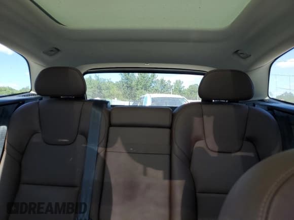 ✅ 2018 Volvo XC60 Momentum • VIN: YV4A22RK6J1032202 • Лот: 70463735. Опубликован ранее на Copart с пробегом 115 147 миль. Бесплатный доступ к архиву аукционных продаж из США и подробный отчёт об истории автомобиля на DreamBid. Изображение 10.