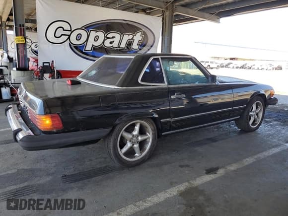 ✅ 1987 Mercedes-Benz 560 SL • VIN: WDBBA48D8HA058169 • Лот: 62693045. Опубликован ранее на Copart с пробегом 188 294 миль. Бесплатный доступ к архиву аукционных продаж из США и подробный отчёт об истории автомобиля на DreamBid. Изображение 3.