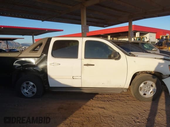 ✅ 2009 Chevrolet Avalanche LTZ • VIN: 3GNEC12009G115326 • Lot: 42219277. Listed on IAAI with 265,199 mi. Free auction sales archive from the USA and detailed vehicle history report at DreamBid. Image 13.