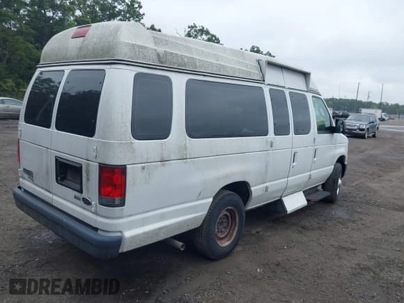 ✅ 2014 Ford Econoline Cargo Commercial • VIN: 1FTNS2EW0EDA98374 • Lot: 43121075. Wystawiony na IAAI z przebiegiem 159 540 mil. Bezpłatny archiwum sprzedaży aukcyjnych z USA i szczegółowy raport historii pojazdu na DreamBid. Zdjęcie 4.