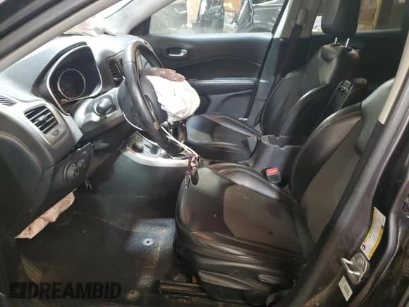 ✅ 2019 Jeep Compass Latitude • VIN: 3C4NJDBB9KT703711 • Lot: 91989915. Listed on Copart with 131,809 mi. Free auction sales archive from the USA and detailed vehicle history report at DreamBid. Image 7.