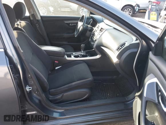 ✅ 2013 Nissan Altima SV • VIN: 1N4AL3APXDC917983 • Lot: 43881839. Listed on IAAI with 131,267 mi. Free auction sales archive from the USA and detailed vehicle history report at DreamBid. Image 5.