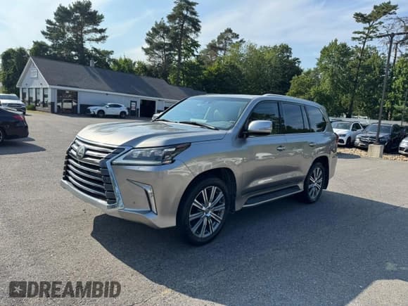 ✅ 2016 Lexus LX 570 • VIN: JTJHY7AX1G41961XX • Lot: 68714525. Wystawiony na Copart z przebiegiem 122 524 mil. Bezpłatny archiwum sprzedaży aukcyjnych z USA i szczegółowy raport historii pojazdu na DreamBid. Zdjęcie 1.