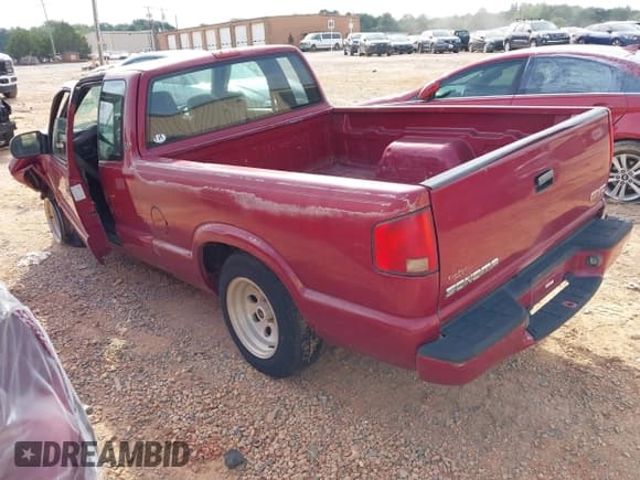 ✅ 2003 GMC Sonoma SLS • VIN: 1GTCS19X738242447 • Lot: 43095338. Wystawiony na IAAI z przebiegiem 215 634 mil. Bezpłatny archiwum sprzedaży aukcyjnych z USA i szczegółowy raport historii pojazdu na DreamBid. Zdjęcie 3.