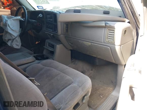 ✅ 2000 Chevrolet Silverado 1500 LS • VIN: 2GCEC19T3Y1349394 • Lot: 43514803. Wystawiony na IAAI z przebiegiem 320 723 mil. Bezpłatny archiwum sprzedaży aukcyjnych z USA i szczegółowy raport historii pojazdu na DreamBid. Zdjęcie 5.