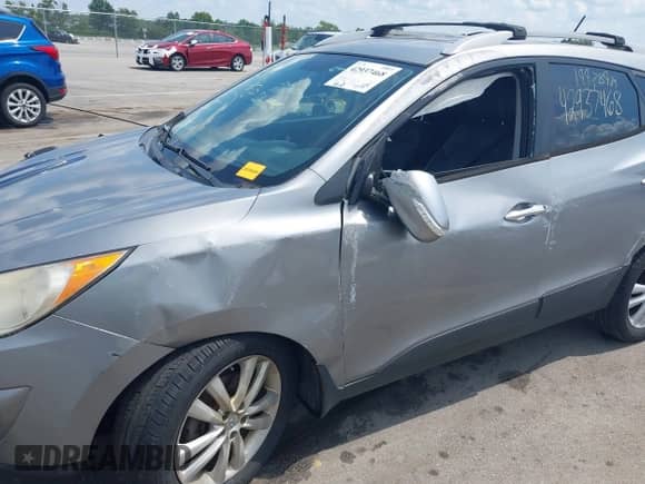 ✅ 2011 Hyundai Tucson Limited • VIN: KM8JUCACXBU213998 • Lot: 42937468. Listed on IAAI with 199,789 mi. Free auction sales archive from the USA and detailed vehicle history report at DreamBid. Image 6.