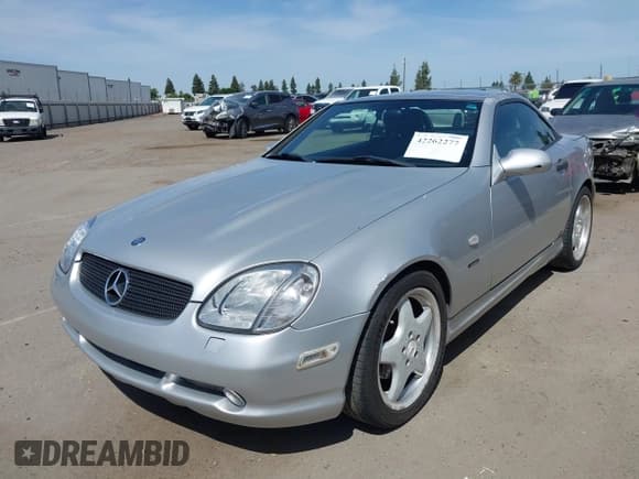 ✅ 1999 Mercedes-Benz SLK 230/320 • VIN: WDBKK47F0XF134176 • Lot: 42262277. Listed on IAAI with 189,170 mi. Free auction sales archive from the USA and detailed vehicle history report at DreamBid. Image 19.