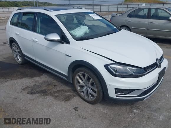 ✅ 2019 Volkswagen Golf S • VIN: 3VWH17AUXKM517653 • Lot: 43159650. Wystawiony na IAAI z przebiegiem 80 980 mil. Bezpłatny archiwum sprzedaży aukcyjnych z USA i szczegółowy raport historii pojazdu na DreamBid. Zdjęcie 1.