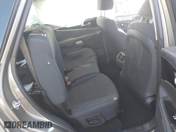 ✅ 2019 Kia Sorento LX • VIN: 5XYPG4A59KG435561 • Lot: 43453112. Listed on IAAI with 53,279 mi. Free auction sales archive from the USA and detailed vehicle history report at DreamBid. Image 8.