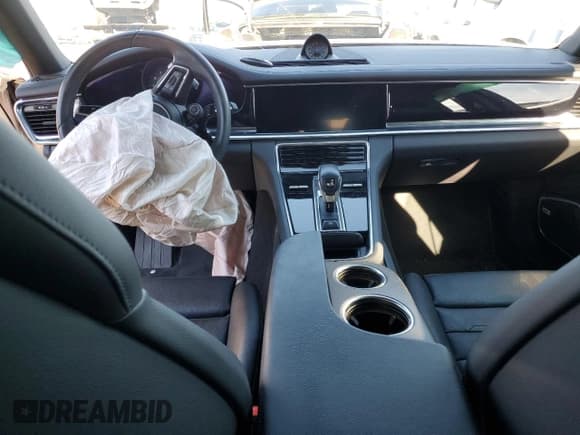 ✅ 2021 Porsche Panamera • VIN: WP0AJ2A71ML113033 • Лот: 38125354. Опубликован ранее на Copart с пробегом Не указан. Бесплатный доступ к архиву аукционных продаж из США и подробный отчёт об истории автомобиля на DreamBid. Изображение 8.