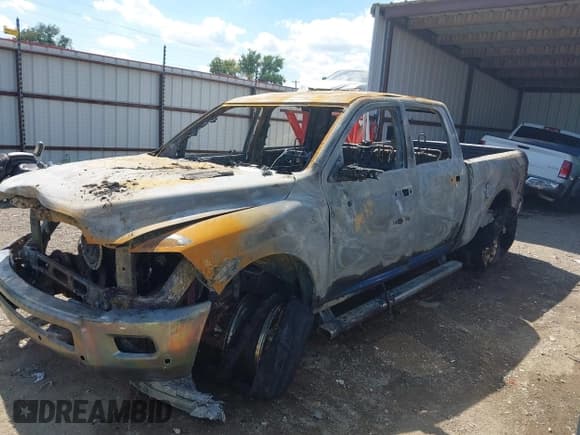 ✅ 2018 Ram 2500 Laramie • VIN: 3C6UR5FL0JG115126 • Lot: 43270552. Listed on IAAI with Not provided. Free auction sales archive from the USA and detailed vehicle history report at DreamBid. Image 2.