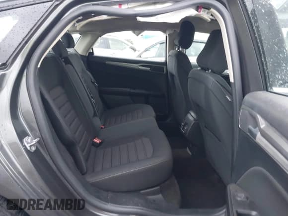 ✅ 2020 Ford Fusion SE • VIN: 3FA6P0LUXLR250747 • Lot: 43575932. Wystawiony na IAAI z przebiegiem 43 885 mil. Bezpłatny archiwum sprzedaży aukcyjnych z USA i szczegółowy raport historii pojazdu na DreamBid. Zdjęcie 8.