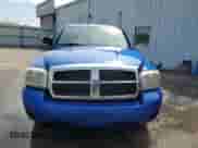 2007 Dodge Dakota SLT z VIN 1D7HW48P17S215885, wystawiony jako Copart lot #47779764 z przebiegiem 141 401 mil mil oraz Szkoda całkowita • Salvage title. Historia ofert i sprzedaży dostępna na DreamBid. Obrazek 5.