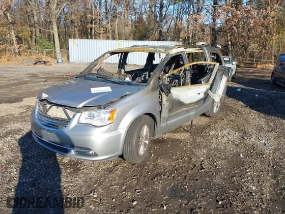 ✅ 2016 Chrysler Town & Country Touring L Anniversary Edition • VIN: 2C4RC1CG2GR190977 • Лот: 43743472. Опубликован ранее на IAAI с пробегом 100 581 миль. Бесплатный доступ к архиву аукционных продаж из США и подробный отчёт об истории автомобиля на DreamBid. Изображение 2.
