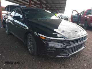 ✅ 2024 Hyundai Elantra SEL • VIN: KMHLM4DG8RU807030 • Лот: 43074383. Опубликован ранее на IAAI с пробегом 27 530 миль. Бесплатный доступ к архиву аукционных продаж из США и подробный отчёт об истории автомобиля на DreamBid. Изображение 1.