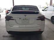 ✅ 2017 Tesla Model X 90D • VIN: 5YJXCBE20HF055203 • Lot: 43812401. Wystawiony na IAAI z przebiegiem 77 169 mil. Bezpłatny archiwum sprzedaży aukcyjnych z USA i szczegółowy raport historii pojazdu na DreamBid. Zdjęcie 15.